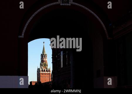 Moscou, Russie. 13 mars 2024. Le Kremlin de Moscou et la place Rouge sont vus à Moscou, le 13 mars 2024. L'élection présidentielle russe se déroulera sur une période de trois jours, du 15 au 17 mars. Photo de Yuri Gripas/ABACAPRESS.COM crédit : Abaca Press/Alamy Live News Banque D'Images