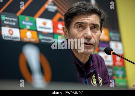 Marseille, France. 13 mars 2024. © PHOTOPQR/LA PROVENCE/SPEICH Frederic ; Marseille ; 13/03/2024 ; Football : UEFA Europa League 1/8e de finale Retiur Conference de presse de Villareal CF (Espagne) au centre d'entravÆnement Jose Manuel Llaneza MARCELINO coach crédit : MAXPPP/Alamy Live News Banque D'Images