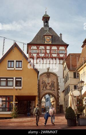 Balade automnale à Bietigheim-Bissingen : bonheur familial en Allemagne. Explorer Bietigheim-Bissingen : aventure automnale en famille en Allemagne. Des moments chéris Banque D'Images