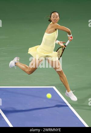 Qinwen Zheng CHN) en action aux Championnats de tennis Duty Free de Dubaï 2024, Dubaï, U.A.E. Banque D'Images