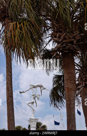 Statue de sirènes jouant à l'entrée du parc d'État Weeki Wachee Springs à Weeki Wachee, Floride. Banque D'Images