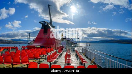 Vue de l'île de Mull depuis le pont du ferry Barra-Oban, île de Mull, Écosse, Royaume-Uni Banque D'Images