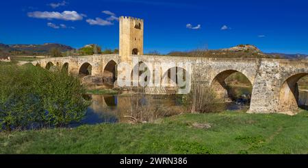 Pont médiéval de Frías, style gothique du XIIIe siècle, Ebre, ville médiévale de Frías, groupement artistique historique, Las Merindades, Burgos, Castilla y León Banque D'Images