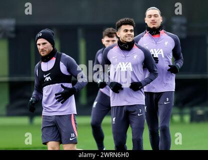 Anfield, Liverpool, Royaume-Uni. 13 mars 2024. Conférence de presse de Liverpool et entraînement avant le match de l'UEFA Europa League contre le Sparta Prague à Liverpool, Angleterre.le trio sud-américain de Liverpool composé d'Alexis Mac Allister, Luis Diaz et Darwin Nunez lors de la séance d'entraînement d'aujourd'hui au centre d'entraînement AXA de Liverpool à Kirkby, avant le match de demain de l'Europa League Group of 16 vs Sparta Prague crédit : action plus Sports/Alamy Live News Banque D'Images