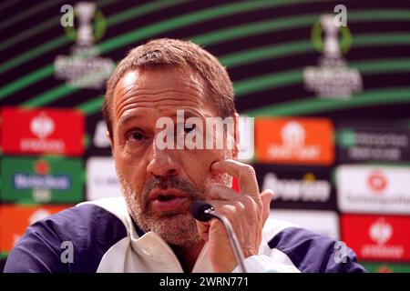 John van 't Schip, directeur de l'Ajax, lors d'une conférence de presse à Villa Park, Birmingham. Date de la photo : mercredi 13 mars 2024. Banque D'Images