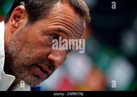 John van 't Schip, directeur de l'Ajax, lors d'une conférence de presse à Villa Park, Birmingham. Date de la photo : mercredi 13 mars 2024. Banque D'Images