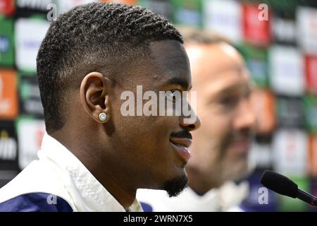 BIRMINGHAM - Jorrel Hato de l'Ajax lors de la conférence de presse MD-1 de l'Ajax avant le retour en ronde 16 de la ligue de conférence contre Aston Villa à Villa Park le 13 mars 2024 à Birmingham, Angleterre. ANP OLAF KRAAK Banque D'Images