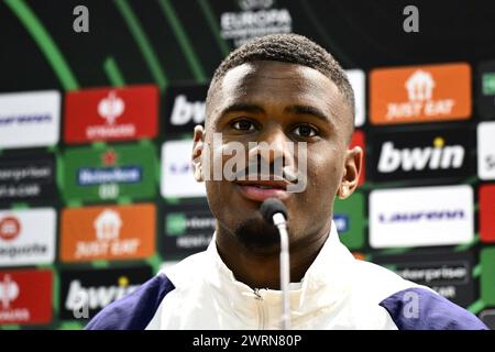 BIRMINGHAM - Jorrel Hato de l'Ajax lors de la conférence de presse MD-1 de l'Ajax avant le retour en ronde 16 de la ligue de conférence contre Aston Villa à Villa Park le 13 mars 2024 à Birmingham, Angleterre. ANP OLAF KRAAK Banque D'Images