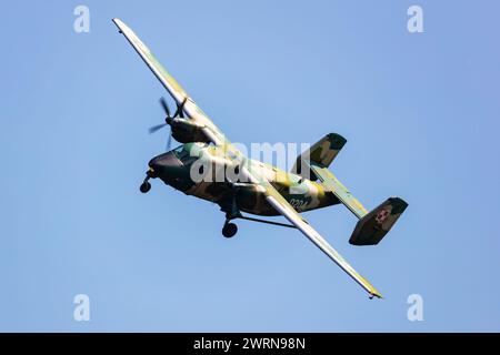 Radom, Pologne - 26 août 2023 : vol de l'avion de transport PZL M28 Bryza de l'armée de l'air polonaise. Aviation et avions militaires. Banque D'Images