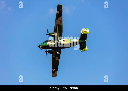 Radom, Pologne - 26 août 2023 : vol de l'avion de transport PZL M28 Bryza de l'armée de l'air polonaise. Aviation et avions militaires. Banque D'Images