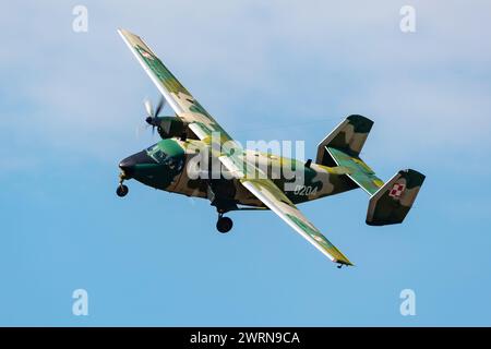 Radom, Pologne - 26 août 2023 : vol de l'avion de transport PZL M28 Bryza de l'armée de l'air polonaise. Aviation et avions militaires. Banque D'Images