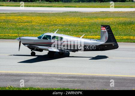 Salzbourg, Autriche - 20 mai 2013 : avion commercial à l'aéroport et à l'aérodrome.Petit avion de sport.Industrie de l'aviation générale.Transport VIP.Civile Banque D'Images