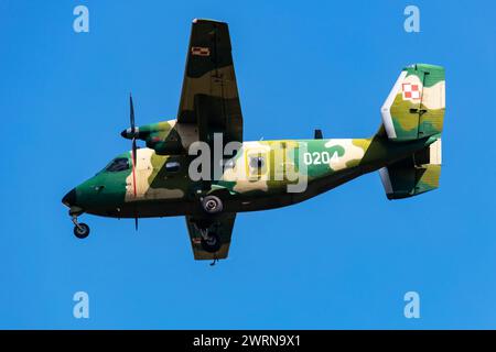 Radom, Pologne - 26 août 2023 : vol de l'avion de transport PZL M28 Bryza de l'armée de l'air polonaise. Aviation et avions militaires. Banque D'Images