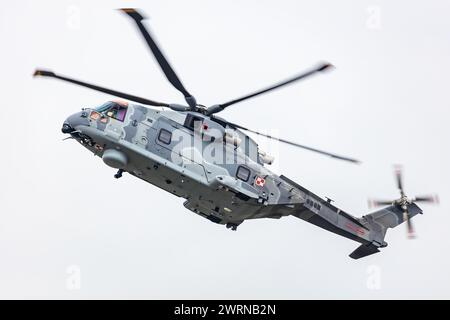 Radom, Pologne - 25 août 2023 : Leonardo AgustaWestland AW101 Merlin hélicoptère de transport de la Marine polonaise. Aéronautique et giravion militaire. Banque D'Images