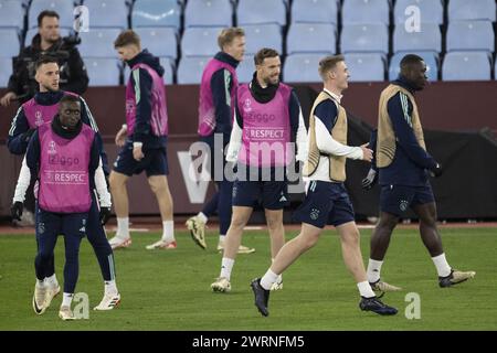 BIRMINGHAM - Jordan Henderson de l'Ajax lors de l'entraînement MD-1 de l'Ajax avant le retour en ronde 16 de la ligue de conférence contre Aston Villa à Villa Park le 13 mars 2024 à Birmingham, Angleterre. ANP OLAF KRAAK Banque D'Images