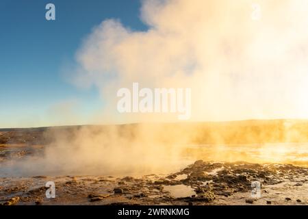 Source chaude près de Stokkur geyser - Islande Banque D'Images