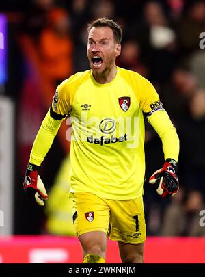 Le gardien Neto de Bournemouth célèbre le troisième but de son équipe lors du match de premier League au Vitality Stadium de Bournemouth. Date de la photo : mercredi 13 mars 2024. Banque D'Images