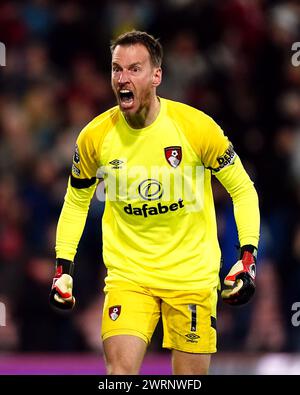 Le gardien Neto de Bournemouth célèbre le quatrième but de son équipe lors du match de premier League au Vitality Stadium de Bournemouth. Date de la photo : mercredi 13 mars 2024. Banque D'Images