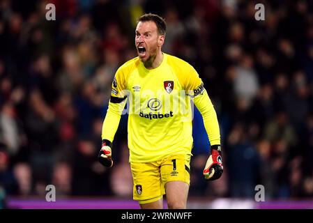 Le gardien Neto de Bournemouth célèbre le quatrième but de son équipe lors du match de premier League au Vitality Stadium de Bournemouth. Date de la photo : mercredi 13 mars 2024. Banque D'Images