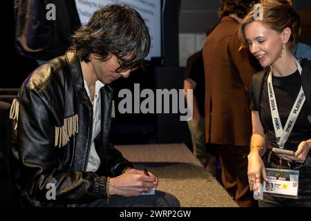 Austin, États-Unis. 13 mars 2024. Xavier de Rosnay, de Justice, signe des autographes à la 'session vedette : Justice : en conversation' pendant South by Southwest 2024 à Austin, TX le mercredi 13 mars 2024. (Travis P Ball/Sipa USA) crédit : Sipa USA/Alamy Live News Banque D'Images