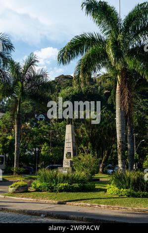 Vue partielle proche de la place publique Princesa Isabel à la rue Rua da Imperatriz dans le quartier Centro sous l'après-midi d'été ensoleillé ciel bleu nuageux. Banque D'Images