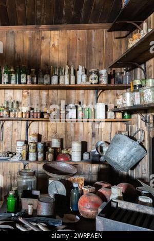 Antarctique, mer de Ross, île de Ross, Cap Evans. Scott's Hut, utilisé pendant la cuisine de l'expédition Terra Nova (1910-1913). Banque D'Images