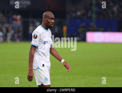 Hambourg, Allemagne - 15 février 2024 : Portrait du milieu de terrain Geoffrey Kondogbia de Marseille vu lors du match de l'UEFA Europa League contre Shakhtar Donetsk au Volksparkstadion de Hambourg, Allemagne Banque D'Images