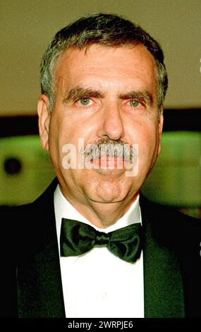 Washington, DC - 29 octobre 1997 -- Gerald M. Levin, Président-directeur général de Time Warner, Inc, arrive à la Maison Blanche à Washington, DC pour le dîner d'État en l'honneur du Président chinois Jiang Zemin le 29 octobre 1997. Crédit : Ron Sachs/CNP/Sipa USA crédit : Sipa USA/Alamy Live News Banque D'Images