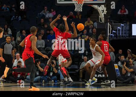 Minneapolis, Minnesota, États-Unis. 13 mars 2024. AUSTIN WILLIAMS (24 ans), garde des Rutgers Scarlet Knights, perd le ballon lors d'un match entre le Maryland et Rutgers lors du tournoi de basket-ball masculin Big10 TIAA 2024 au Target Center à Minneapolis le 13 mars 2024. (Crédit image : © Steven Garcia/ZUMA Press Wire) USAGE ÉDITORIAL SEULEMENT! Non destiné à UN USAGE commercial ! Banque D'Images