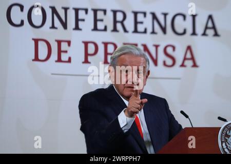 Mexico, Mexique. 13 mars 2024. Le président mexicain, Andres Manuel Lopez Obrador gesticule tout en répondant aux réponses des médias lors d'une conférence d'information au Palais National. Le 13 mars 2024 à Mexico, Mexique. (Crédit image : © Carlos Santiago/eyepix via ZUMA Press Wire) USAGE ÉDITORIAL SEULEMENT! Non destiné à UN USAGE commercial ! Banque D'Images