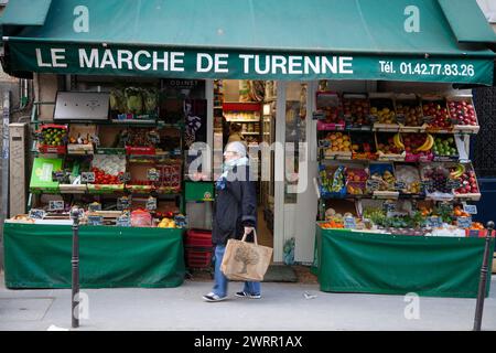 Épicerie - le marché de Turenne- dans le quartier du Marais à Paris 2014 Banque D'Images