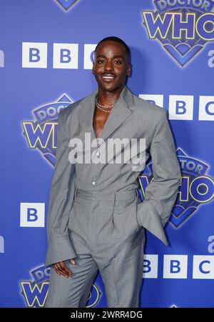 Dossier photo datée du 11/12/23 de Ncuti Gatwa arrivant pour la première de Doctor Who à la BFI Southbank à Londres. Le dévoilement de Ncuti Gatwa en tant que 15e Lord dans Doctor Who, la mort choquante dans succession de Logan Roy et les taquineries de David Beckham sur sa femme Victoria au sujet de son éducation de la « classe ouvrière » sont parmi les scènes marquantes présélectionnées pour un BAFTA TV. Date d'émission : jeudi 14 mars 2024. Banque D'Images