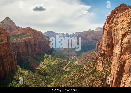 Vue sur la vallée au parc national de Zion dans l'Utah, États-Unis Banque D'Images