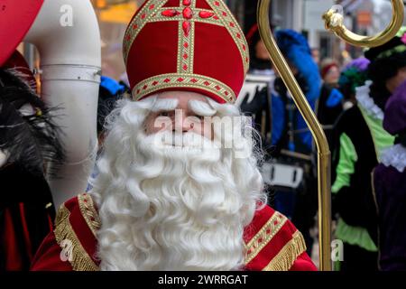 Vue en angle bas depuis les feux d'artifice à Amsterdam pays-Bas 1-1-2023 Banque D'Images