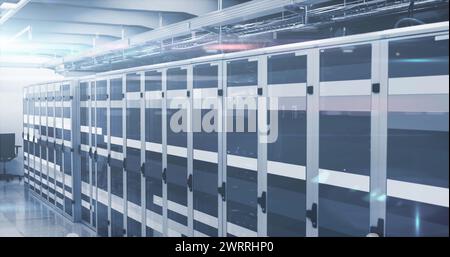 Image d'oscilloscopes scannant et d'équations mathématiques sur des serveurs informatiques Banque D'Images