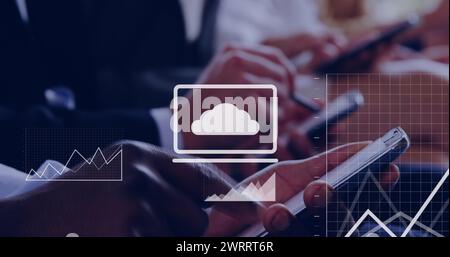 Image du traitement des données financières sur des professionnels utilisant des smartphones Banque D'Images