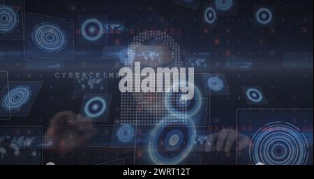 Image de balayage de portée avec des icônes et le traitement de données sur caucasien hacker dans la salle du serveur Banque D'Images