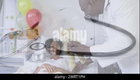 Image d'un stéthoscope au-dessus d'un médecin et patient afro-américain Banque D'Images
