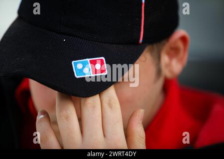 Gaziantep, Turkiye. 10 mars 2024. Gaziantep, Turkiye. 10 mars 2024. Le logo Domino's dans une pizzeria Domino's à Gaziantep, dans le sud de Turkiye. Domino's fait partie des chaînes commerciales américaines ciblées par une campagne de boycott à Turkiye depuis le début de l'offensive militaire israélienne à Gaza. Ces entreprises ont été incluses dans la liste de boycott soit pour leurs positions pro-israéliennes dans la guerre, leurs prétendus liens financiers avec Israël, soit pour avoir investi en Israël (crédit image : © Zakariya Yahya/IMAGESLIVE via ZUMA Press Wire) USAGE ÉDITORIAL SEULEMENT ! Non destiné à UN USAGE commercial ! Banque D'Images