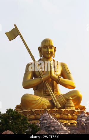 Statue de l'égalité, statue de Ramanujacharya, philosophe indien du XIe siècle, inaugurée en 2022, Muchintal, Hyderabad, Inde. Banque D'Images