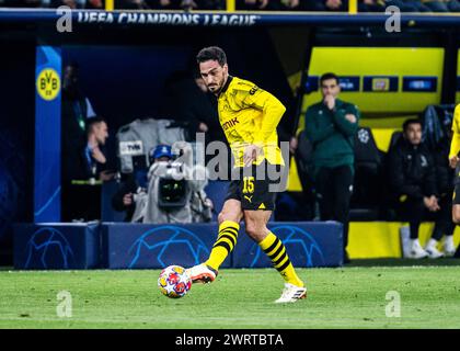 Signal-Iduna-Park, Dortmund, 13.03.2024 : Mats Hummels (Dortmund) Am Ball beim Spiel der Championsleague Borussia Dortmund v. PSV Eindhoven. Banque D'Images