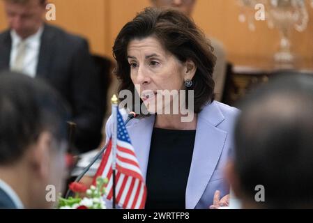 Bangkok, Thaïlande. 14 mars 2024. Gina Raimondo, secrétaire au commerce des États-Unis parle lors d'une réunion avec des dirigeants d'entreprise au ministère des Affaires étrangères à Bangkok. Visite officielle de Gina Raimondo, secrétaire au commerce des États-Unis en Thaïlande pour promouvoir les relations commerciales et d'investissement américano-thaïlandaises. Crédit : SOPA images Limited/Alamy Live News Banque D'Images