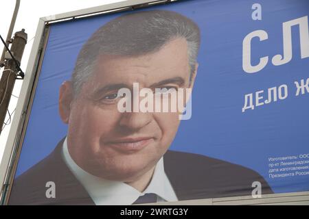 Saint-Pétersbourg, Russie. 13 mars 2024. Une bannière de campagne électorale en soutien à Leonid Slutsky, du parti LDPR dans une des rues de Saint-Pétersbourg. Le vote aux élections présidentielles de la Fédération de Russie aura lieu du 15 au 17 mars 2024. Crédit : SOPA images Limited/Alamy Live News Banque D'Images