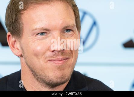 14 mars 2024, Hesse, Francfort-sur-le-main : l'entraîneur allemand Julian Nagelsmann présente l'équipe pour les matchs amicaux internationaux à la fin du mois de mars lors d'une conférence de presse. L'équipe DFB jouera contre la France à Lyon le 23 mars et contre les pays-Bas à Francfort le 26 mars. Photo : Boris Roessler/dpa Banque D'Images