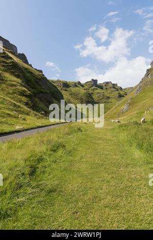 Winnats Pass près de Castleton Derbyshire Peak District Angleterre Banque D'Images