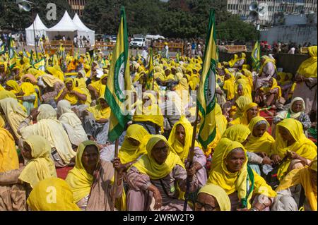 New Delhi, Inde. 14 mars 2024. Les agricultrices assistent à un sit-in de protestation appelé par les agriculteurs indiens réclamant un prix de soutien minimum (MSP) pour leurs récoltes qui leur a été promis en 2021 lors de la manifestation des agricultrices, des exemptions de prêt et d'autres demandes, à New Delhi, en Inde. (Crédit image : © Kabir Jhangiani/ZUMA Press Wire) USAGE ÉDITORIAL SEULEMENT! Non destiné à UN USAGE commercial ! Banque D'Images