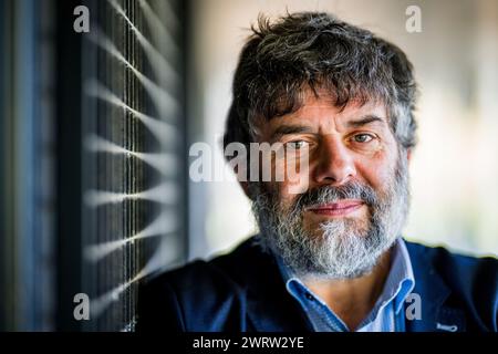 Anvers, Belgique. 14 mars 2024. Recteur de l’UAntwerpen (Université d’Anvers) le professeur Herwig Leirs pose pour le photographe lors d’une séance photo avec le recteur nouvellement élu et son équipe, à l’UAntwerpen, à Anvers, le jeudi 14 mars 2024. BELGA PHOTO JASPER JACOBS crédit : Belga News Agency/Alamy Live News Banque D'Images