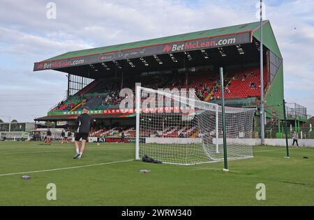 BetMcLean Oval, Belfast, Irlande du Nord, Royaume-Uni. 11 août 2023. Sports Direct Premiership – Glentoran contre Larne. The Oval, stade du club de football de Glentoran. Banque D'Images