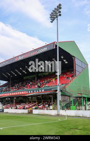 BetMcLean Oval, Belfast, Irlande du Nord, Royaume-Uni. 11 août 2023. Sports Direct Premiership – Glentoran contre Larne. The Oval, stade du club de football de Glentoran. Banque D'Images