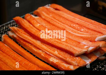 Chair de crabe rouge dans un étal de marché au marché de poissons Nishiki à Kyoto, Japon. Banque D'Images